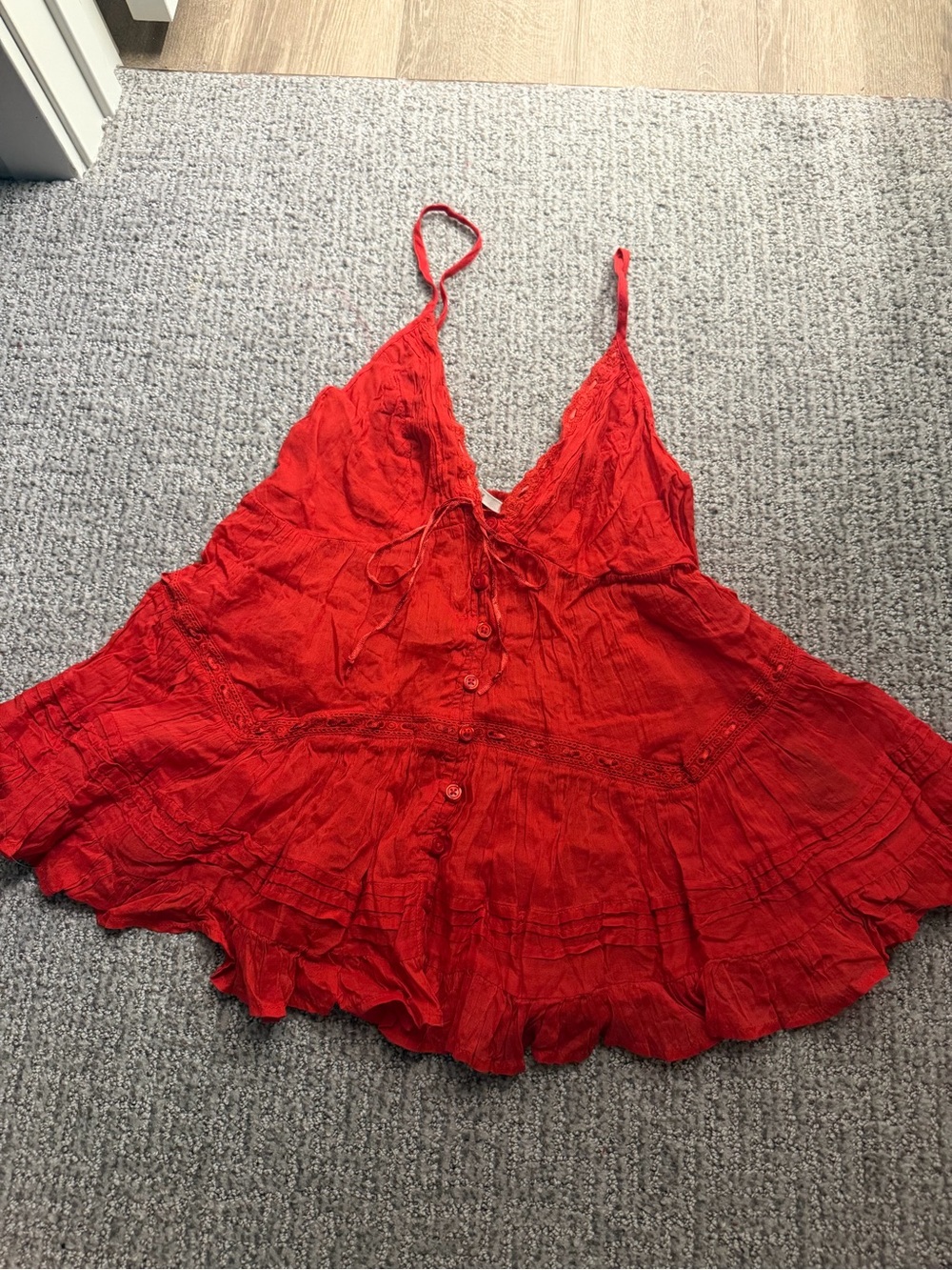 Red Kimchi Blue shirt with ruffles and tie straps, size S #festivalvibes #summer